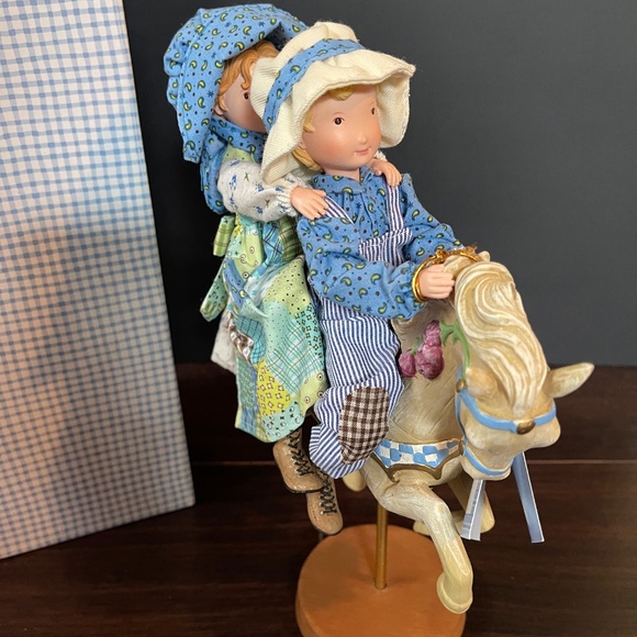 2004 Holly Hobbie and Robbie TCFC figurine riding a carousel horse - Picture 2 of 12